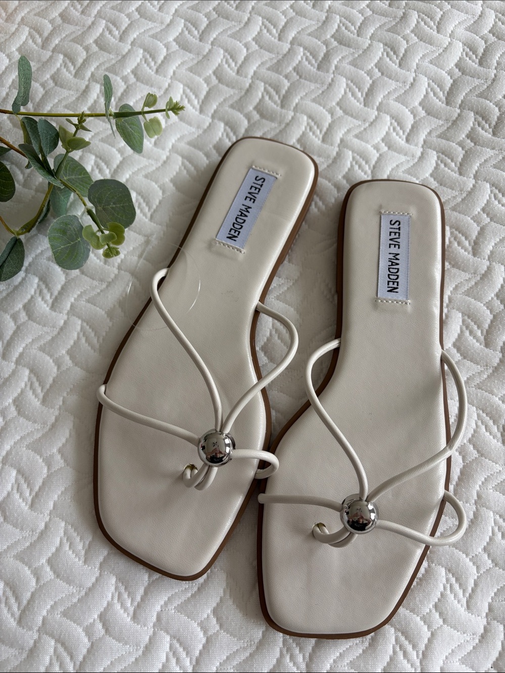 Steve Madden White Strappy Silver-Bead Toe-Loop Sandals